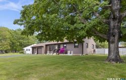 27 McIntosh Avenue, Montville, CT 06382