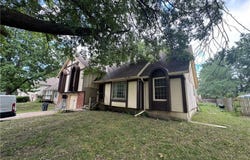 1421 E Stagecoach Drive, Olathe, KS 66062