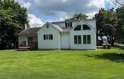 221 CLEMENTON AVENUE, BLACKWOOD, NJ 08012