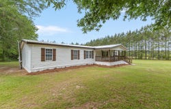 81 Cochran Rd, Richton, MS 39476