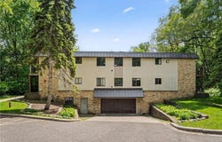 1725 Dellwood Avenue, Roseville, MN 55113