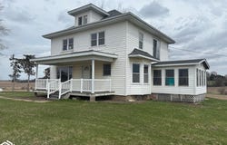 2037 Ivanhoe Road, Ely, IA 52227-9523