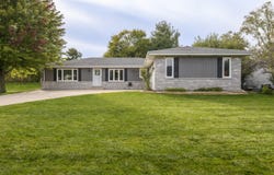 414 Whipple Tree Ln, Waterford, WI 53185
