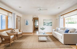 21 Woodridge Rd, Hampton Bays, NY 11946