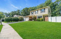 10 Flintlock Drive, Howell, NJ 07731