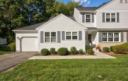 5 Pear Tree Ln, Franklin, MA 02038