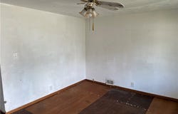 1008 1/2 Gaskill Ave, Jeannette, PA 15644