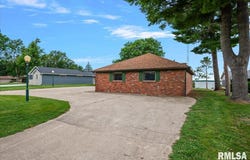 1013 E LAKE SHORE Drive, Springfield, IL 62712