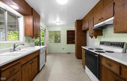 100 Jacoby Street, Gold Hill, OR 97525