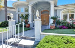 6727 Cavite Ct., San Diego, CA 92120