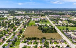 1101  W Price  LN, Rogers, AR 72758