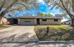 911 S Peck Street, Shiner, TX 77984