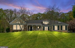 8300 FALCON GLEN ROAD, WARRENTON, VA 20186
