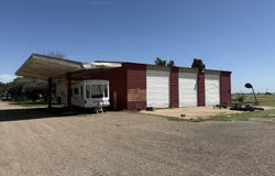 1530 I-27, Hale Center, TX 79041