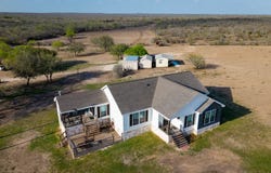 208 WELL PAD RD, George West, TX 78022