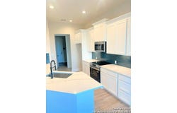 181 Pine Valley Dr, La Vernia, TX 78121