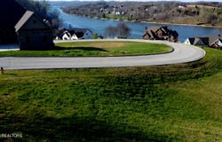 542 River Rd, Loudon, TN 37774