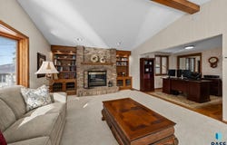205 E 34th St, Sioux Falls, SD 57105-4932