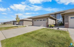 5704 S Woodlily Ave, Sioux Falls, SD 57108