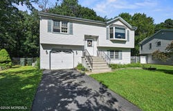 18 Molly Pitcher Drive, Hazlet, NJ 07730