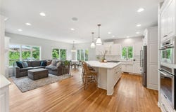 600 Sibley Court, Mendota Heights, MN 55118