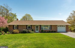 38 SKYVIEW LANE, LITITZ, PA 17543