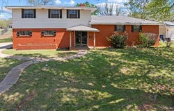 902 Walnut Court, Guthrie, OK 73044