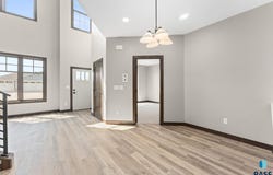 8619 W Shoreline Pl, Sioux Falls, SD 57107