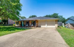 2501 Summit View Drive, Bedford, TX 76021