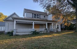 224 W Summit Avenue, Seymour, MO 65746