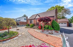 150 Connecticut Avenue, Massapequa, NY 11758