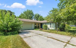 6605 Hillsboro Lane, Fort Wayne, IN 46835-1822