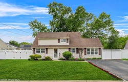27 Sunrise Road, Old Bridge, NJ 08857