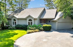 4311 Lakes Edge Drive, Holland, MI 49424