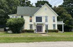506 W River St, Ozark, AR 72949