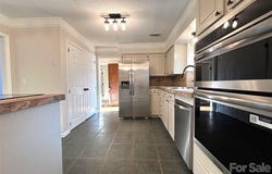 1754 12th Street NE, Hickory, NC 28601