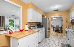 11 Rainbow Pond Dr, Walpole, MA 02081