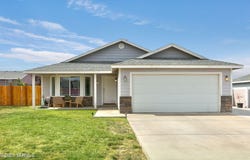 202 Saint Helens Ave, Moxee, WA 98936