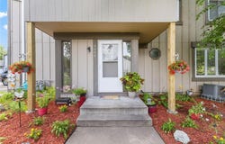 4844 Grenwich Way N, Oakdale, MN 55128
