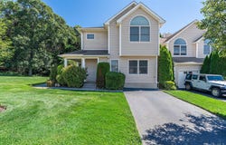 606 Willow Pond Drive, Riverhead, NY 11901