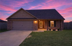 1221 General McCrae Drive, Prairie Grove, AR 72753
