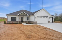 1332 Kiowa Ct, Boonville, MO 65233