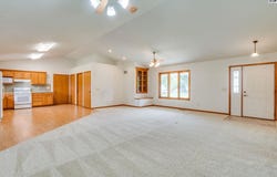 42 Detroit Dr, South Hutchinson, KS 67505