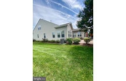 10 APPLEGATE DRIVE, FLORENCE, NJ 08518