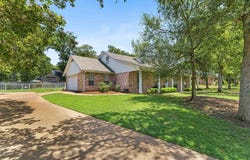 105 Lost Oaks Drive, Waco, TX 76705