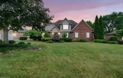 1133 S Azalea Boulevard, Barberton, OH 44203