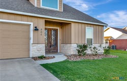 804 Catclaw Lane, Edna, TX 77957