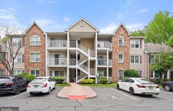 82 CHEVERNY COURT, HAMILTON, NJ 08619