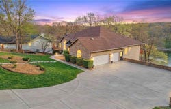 40 Chelmsworth Drive, Bella Vista, AR 72715