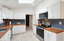 32 Oakwood Avenue, Bedford, OH 44146